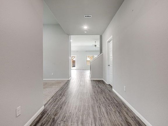 3rd image of 1808 Fox Glove St
