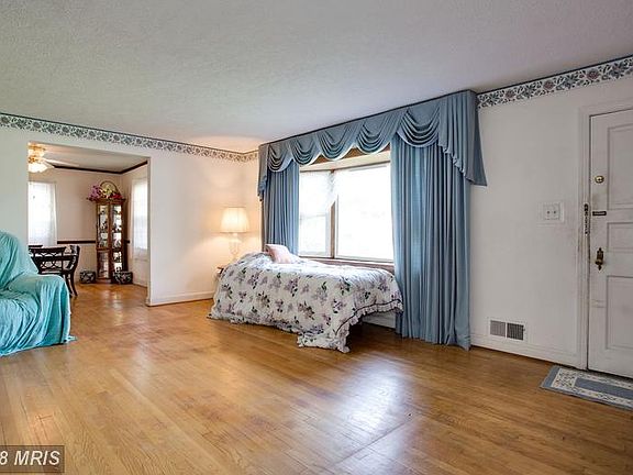 5th image of 3219 Magnolia Ave