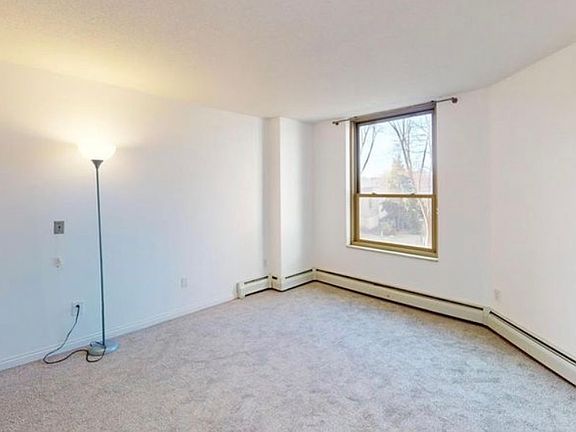 4th image of 1425 28th St W #106