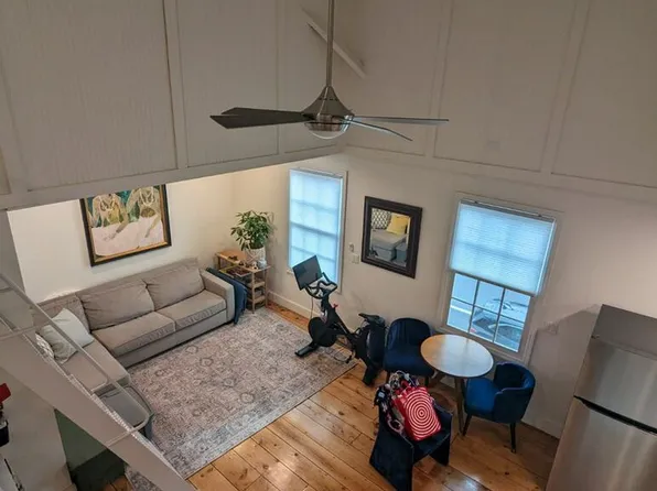 14 Broad St, Kinderhook, NY 12106