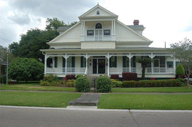 1st image of 706 1st St