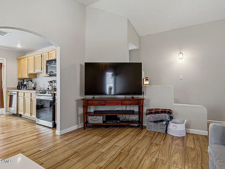 12928 Alfredo Apodaca — Photo 10