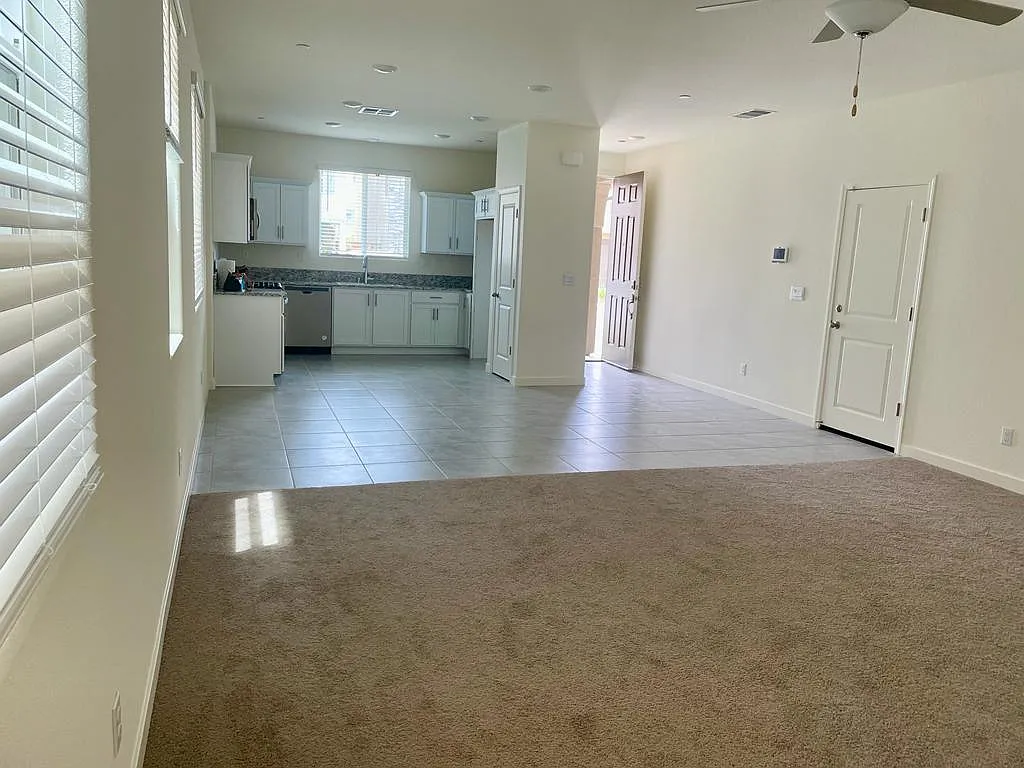 5 bed, 2.5 bath, 1919 sqft, $800 — Photo 4