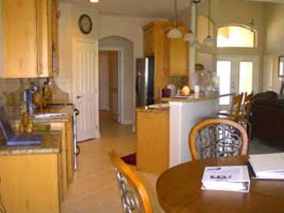 5th image of 4 Bethpage Dr