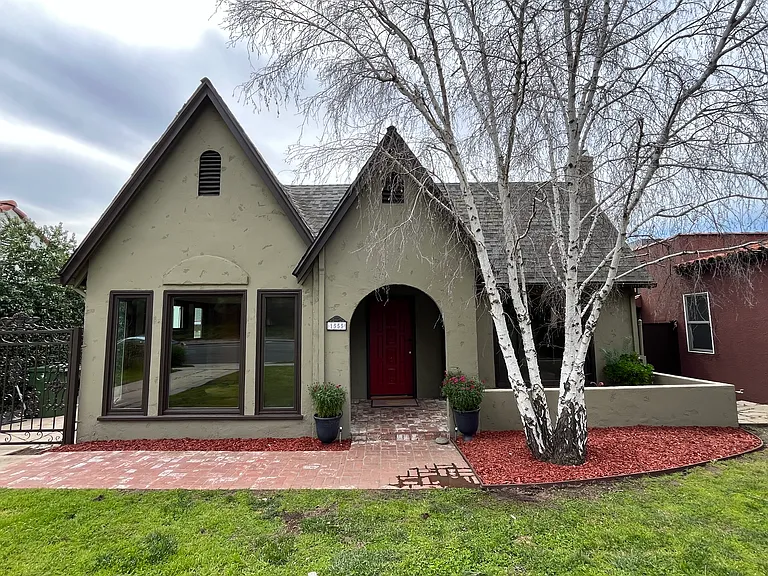 1555 Campus Rd — Photo 1