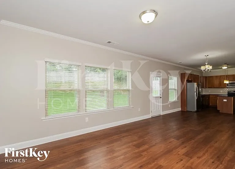 119 Dynasty Ln — Photo 3