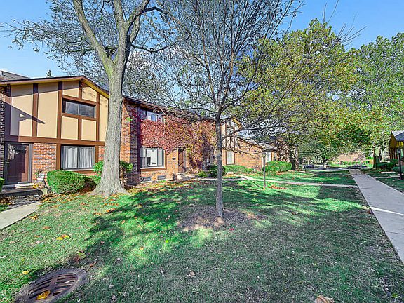 2nd image of 18W220 Standish Ln