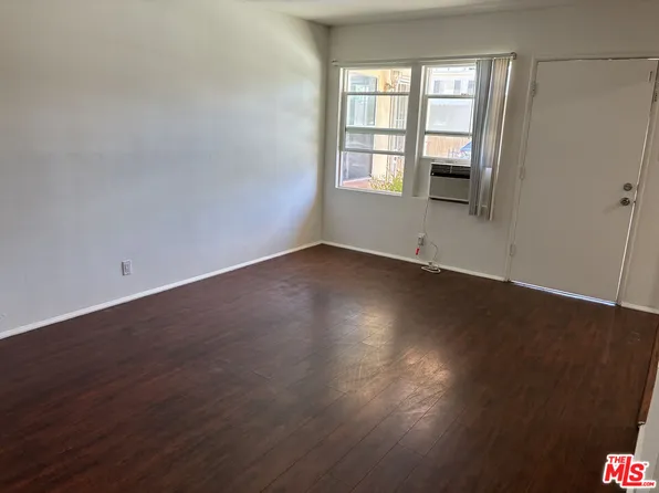 15943 Victory Blvd APT 2, Van Nuys, CA 91406
