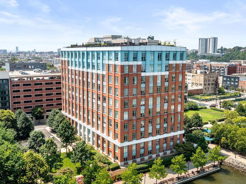 2nd image of 1500 Garden St APT 10C