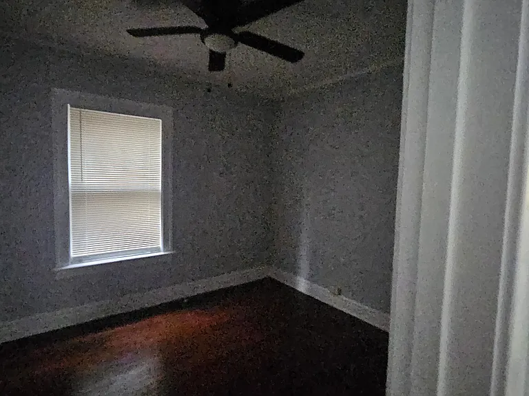 10918 S Vernon Ave — Photo 13