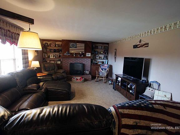 3rd image of 185 Greenbriar Dr