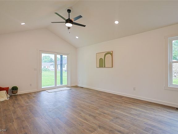 3rd image of 32 E Market St