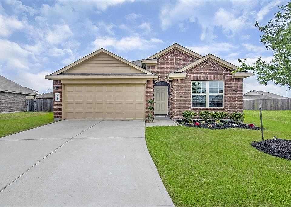Welcome home to Pine Trace Village! This is a a newer D.R. Horton home situated on an amazing lot! Close to downtown Tomball, The Woodlands, Vintage Park and more.