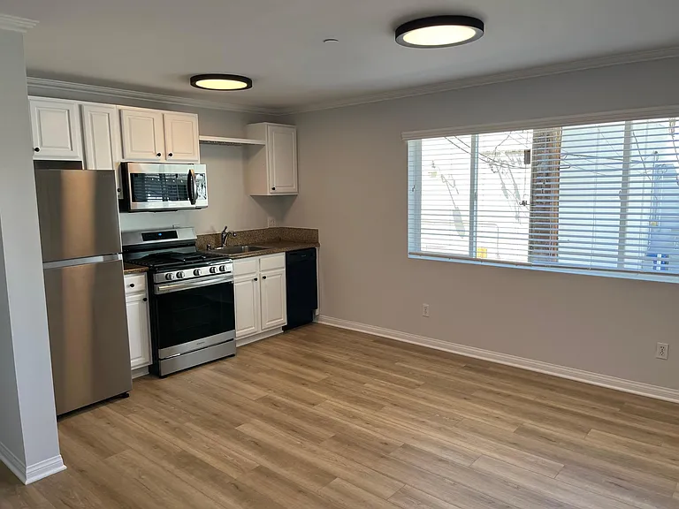 10943 Fruitland Dr #9 — Photo 2