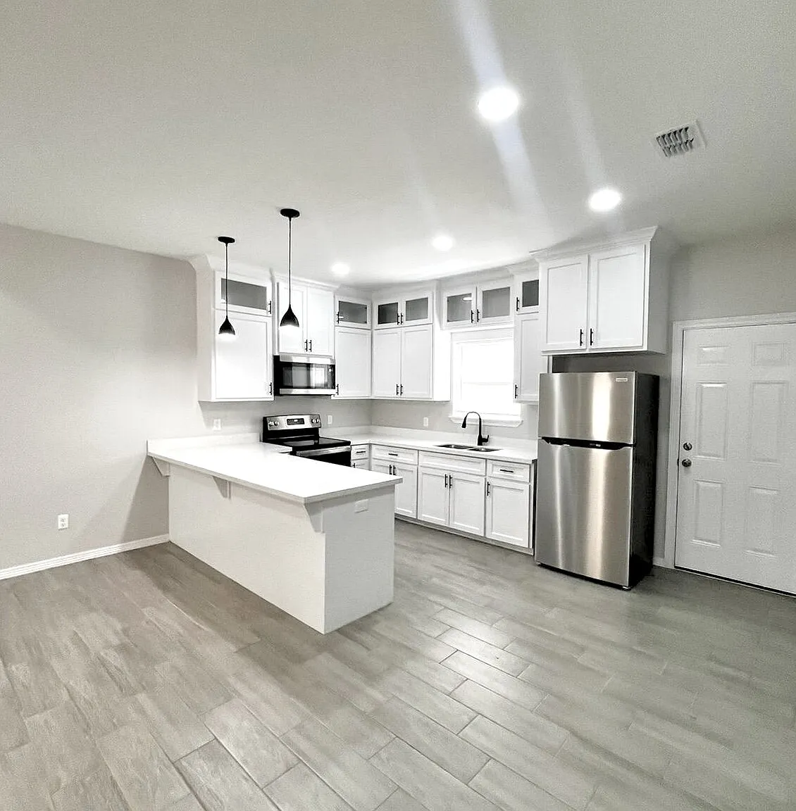 2 bed, 2.0 bath, 988 sqft, $1,095 — Photo 1
