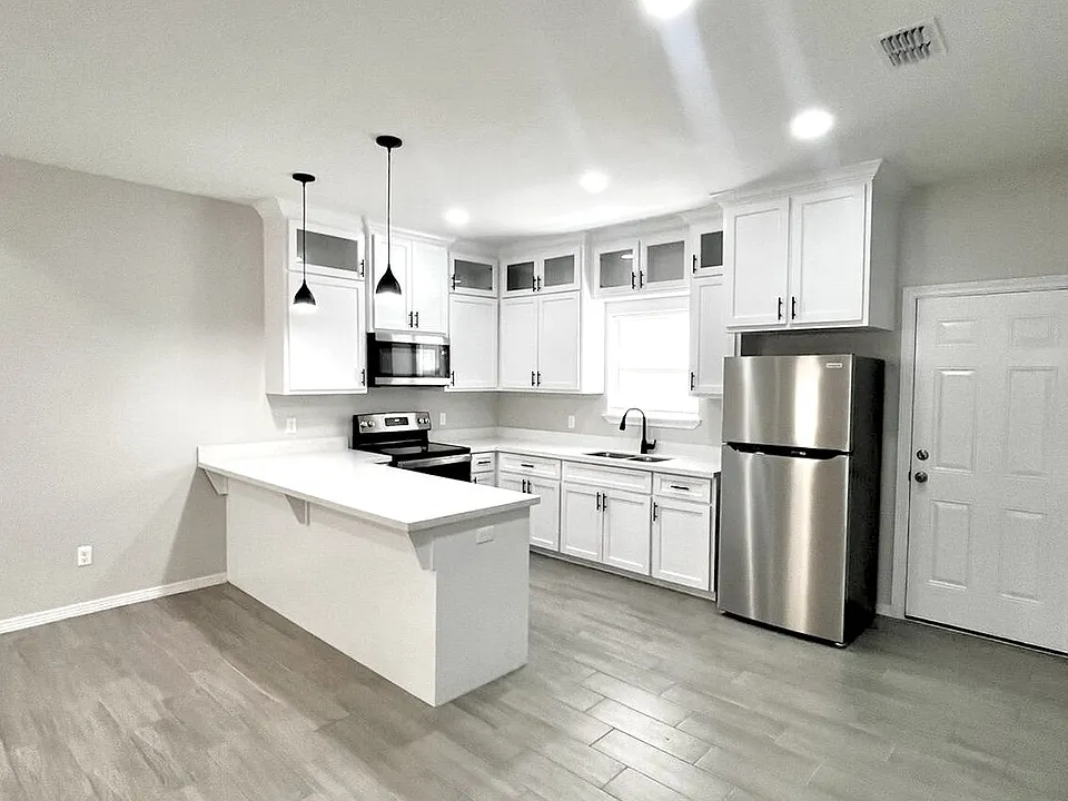 1635 Playa Dr #1