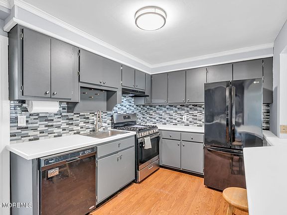 3rd image of 857 Stapleton Avenue