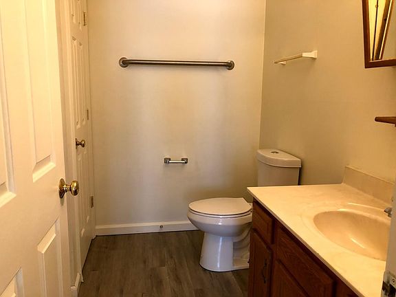 2nd image of 859 Watervliet Ave A-apt D
