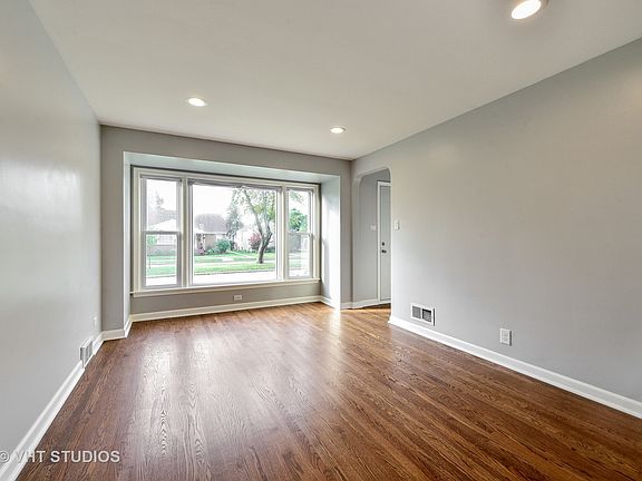 2nd image of 9406 Lincoln Ave