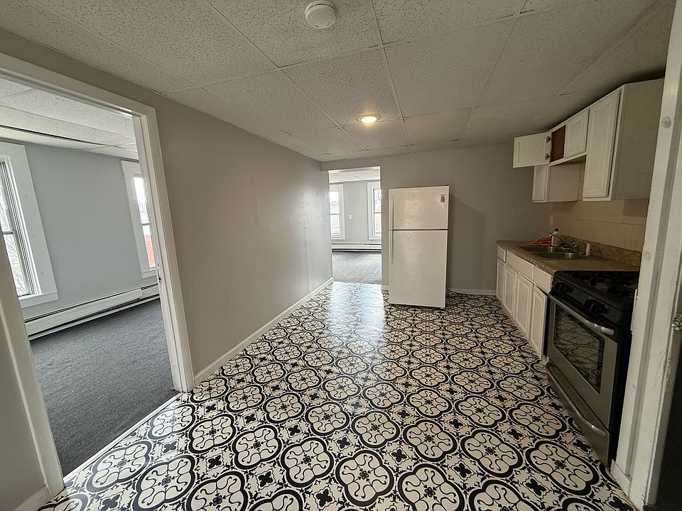 1st image of 657 Olive St APT 6