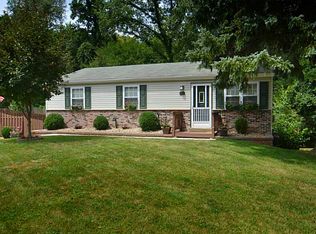 801 Cedarwood Dr, Pittsburgh, PA