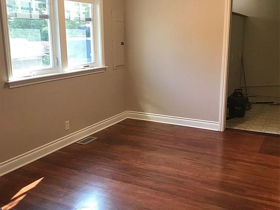 5th image of 23830 29th Ave W