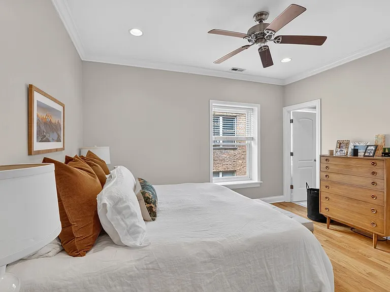 Hinman Court Condos — Photo 19