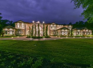 93 W Grand Regency Cir, The Woodlands, TX 77382