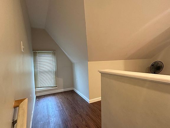 4th image of 634 Olive St Floor 2