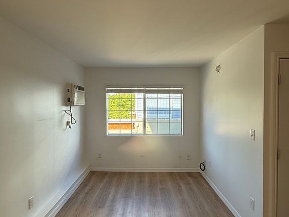 3rd image of 2206 Allesandro St #14
