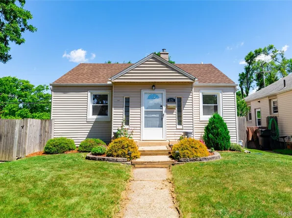 826 Goddard St, Wyandotte, MI 48192