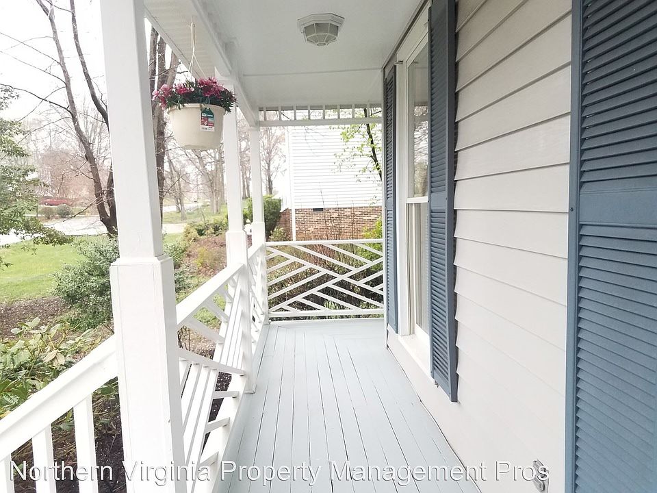1st image of 121 Cleremont Dr