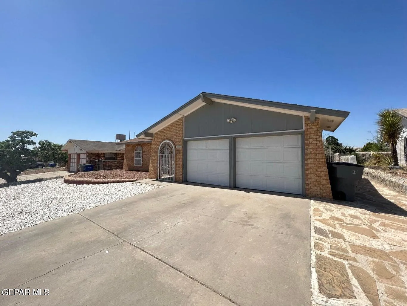 3 bed, 2.0 bath, 1392 sqft, $1,550 — Photo 2