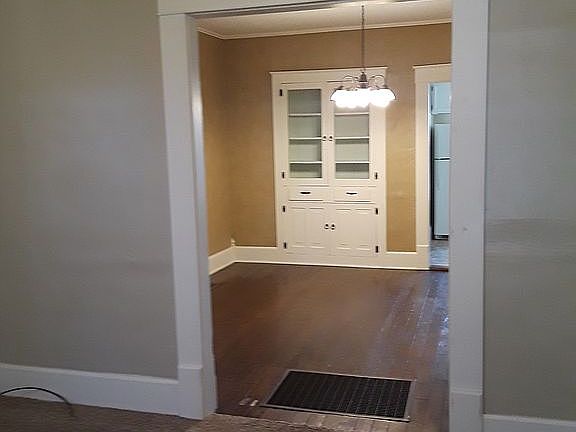 5th image of 306 Poplar St