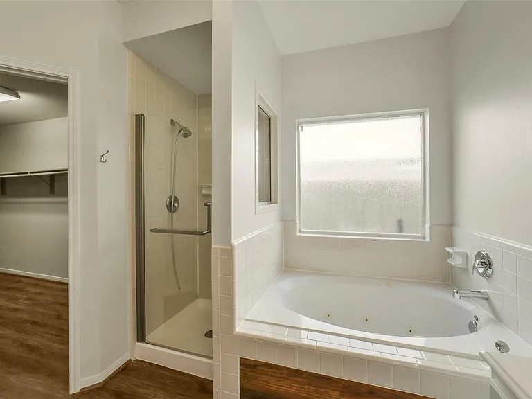 2414 Falcon Knoll Ln — Photo 30