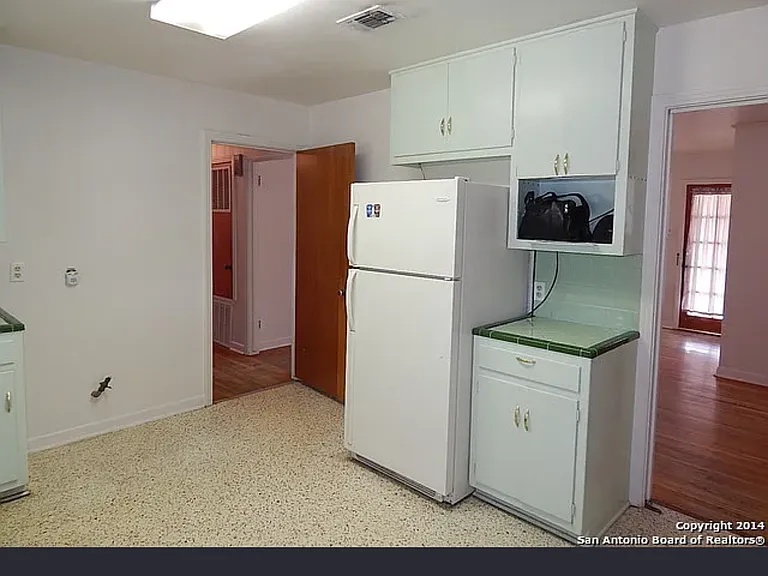 222 Wayside Dr — Photo 8