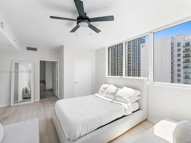 244 Biscayne Blvd #1808 — Photo 2