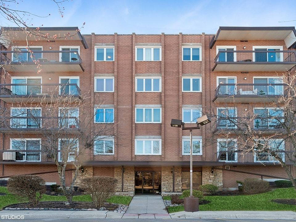 1st image of 8101 W Courte Dr APT 405