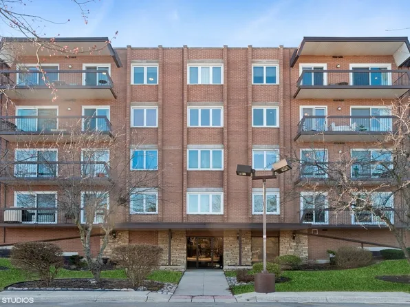 8101 W Courte Dr APT 405, Niles, IL 60714