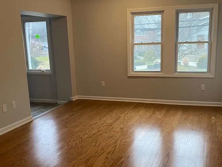 165 E Main St — Photo 3