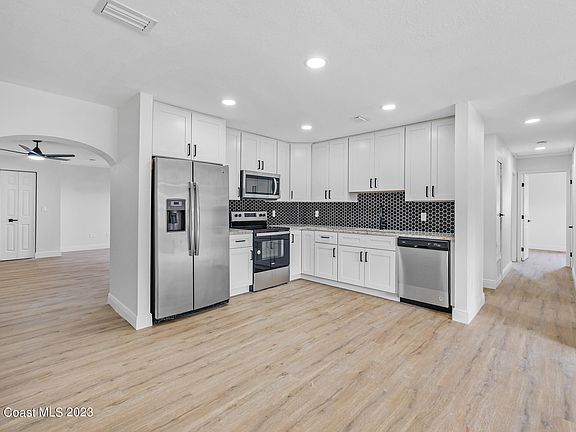 3rd image of 1820 Augustine Dr