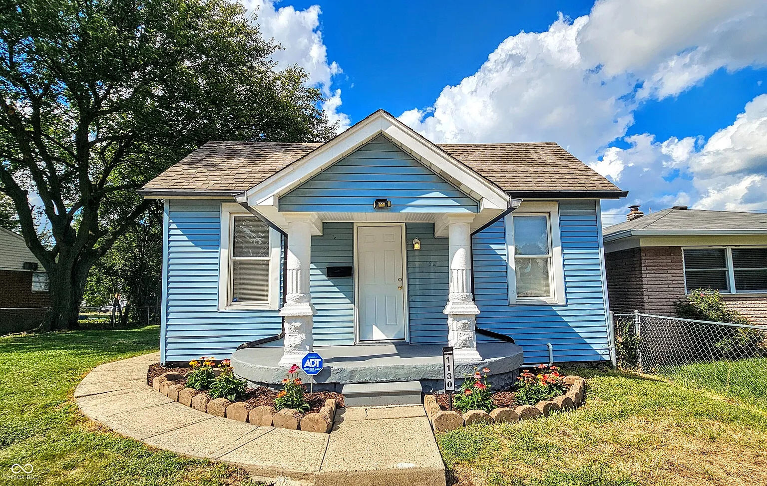 1130 E Knox St photo 1