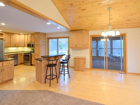 5th image of 14590 White Pine Dr