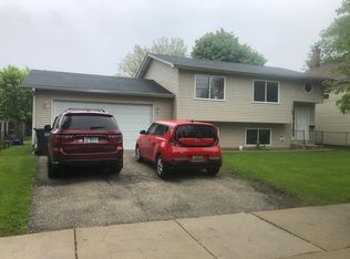 107 S Saint James St, Waukegan, IL 60085