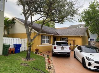 450 NW 101st Ter, Pembroke Pines, FL 33026