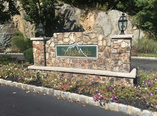 166 Terrace Ct, Pompton Lakes, NJ 07442