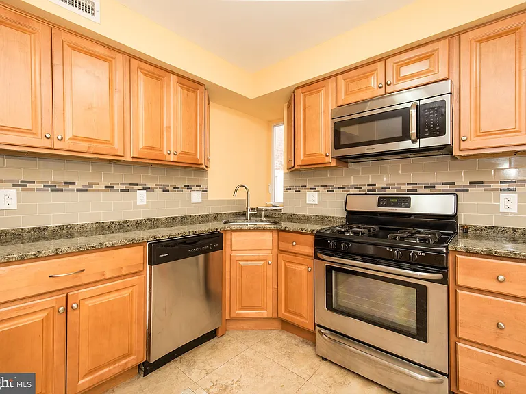 246 S 22nd St #2 — Photo 7