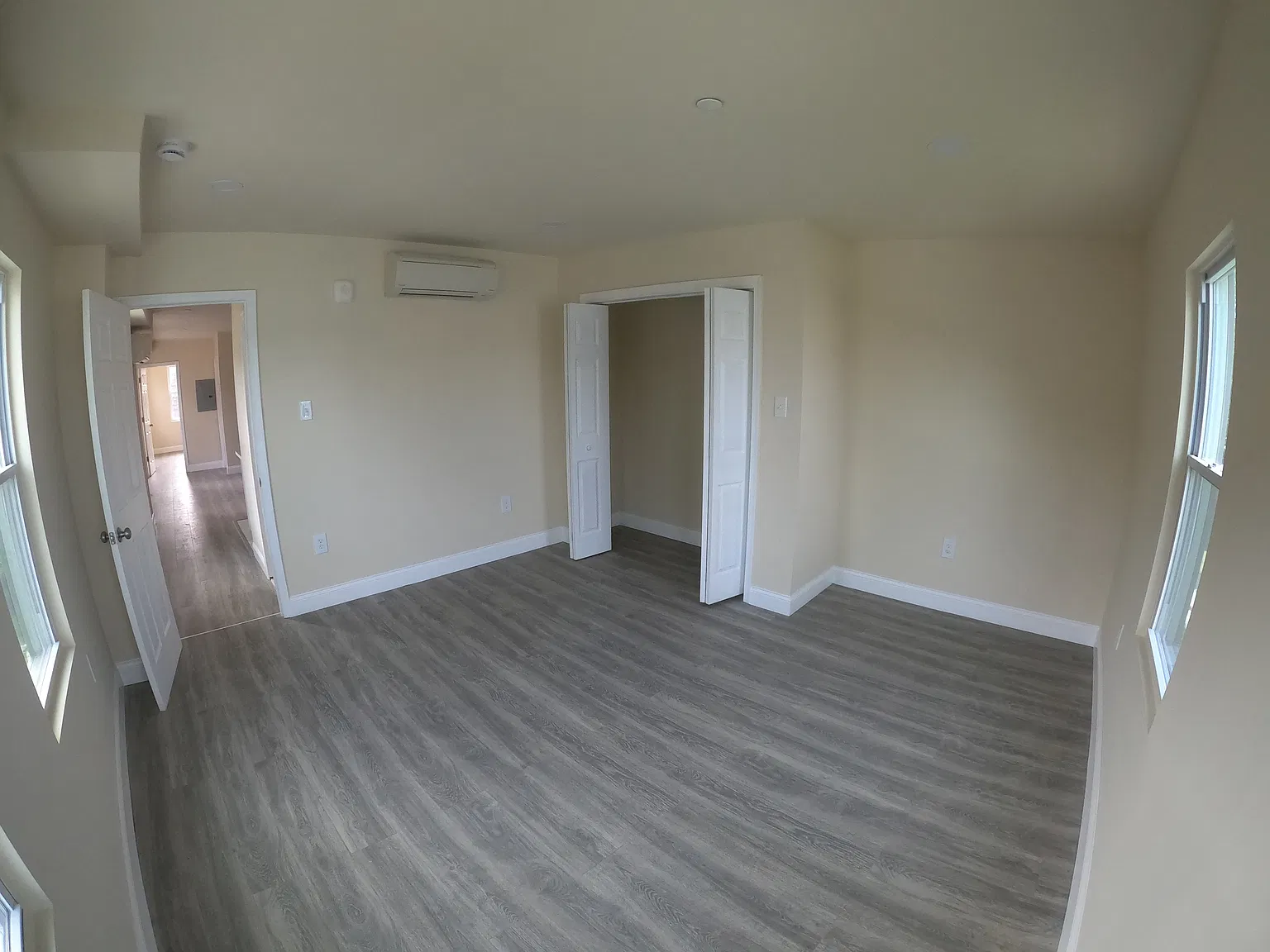 2 bed, 1000 sqft, $1,600 — Photo 4