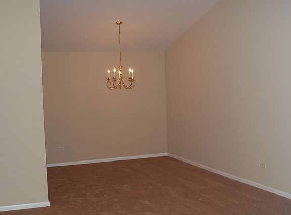 3rd image of 827 Silverstone Dr