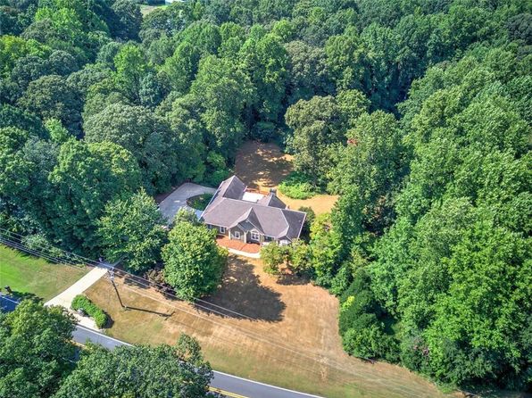 915 Oak Grove Rd, Carrollton, GA 30117
